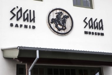 Reykjavik, İzlanda - 11th Ekim 2018: Saga müze - İzlanda, Reykjavik, İzlanda'daki şehirde Viking öyküsü tasvir eden bir müze giriş. 