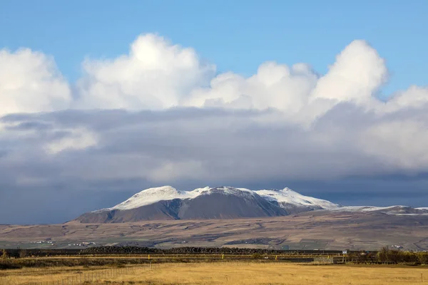 Ein Malerischer Blick Auf Einen Schneebedeckten Berg Südlichen Island — Stockfoto