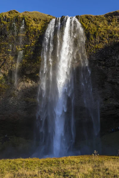 Μαγευτικό Καταρράκτη Seljalandsfoss Στη Νότια Ισλανδία Καταρράκτης Πέφτει Μέτρα Και — Φωτογραφία Αρχείου