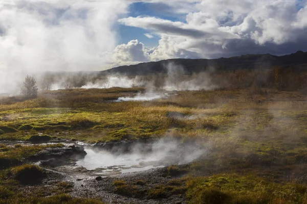Вид Горячие Источники Расположенные Геотермальной Долине Хаукадалур Южной Исландии Долина — стоковое фото