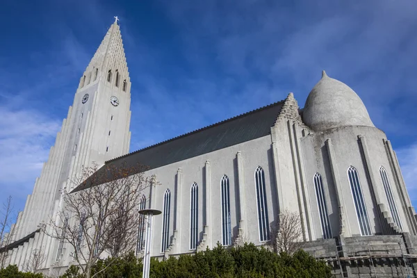 レイキャビク アイスランドの都市でハットルグリムス ルーテル教会として知られている壮大なレイキャビク大聖堂ビュー — ストック写真