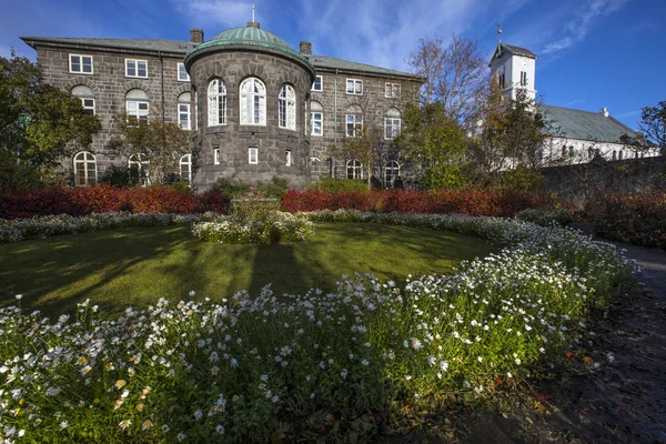 Reykjavik Iceland Oktober 2018 Den Vackra Parlamentet Hus Trädgården Staden — Stockfoto