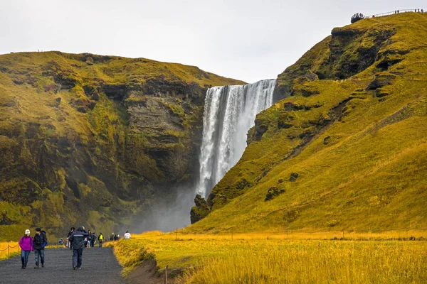 Sul Islândia Outubro 2018 Uma Vista Magnífica Cachoeira Skogafoss Sudeste — Fotografia de Stock
