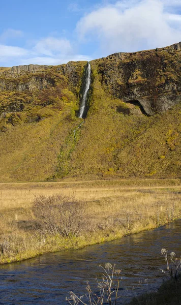 Una Piccola Cascata Che Trova Vicino Alla Cascata Seljalandsfoss Nel — Foto Stock