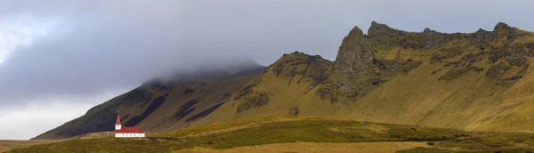 Bilinen Vik Ben Myrdal Zlanda Nın Güney Kıyılarında Engebeli Uçurumlarda — Stok fotoğraf