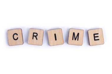 Suç, word spelt ahşap mektup taşlarla.