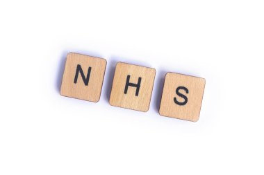 Londra, İngiltere - 7 Temmuz 2018: Kısaltma Nhs - Ulusal Sağlık Servisi - ahşap mektup Scrabble taşlarla, 7 Temmuz 2018 üzerinde spelt.