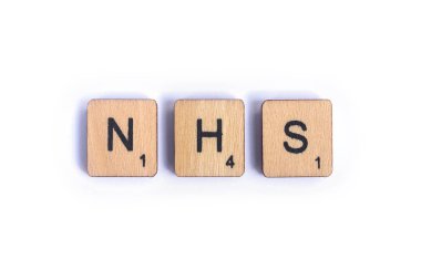 Londra, İngiltere - 7 Temmuz 2018: Kısaltma Nhs - Ulusal Sağlık Servisi - ahşap mektup Scrabble taşlarla, 7 Temmuz 2018 üzerinde spelt.