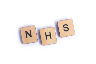 Londra, İngiltere - 7 Temmuz 2018: Kısaltma Nhs - Ulusal Sağlık Servisi - ahşap mektup Scrabble taşlarla, 7 Temmuz 2018 üzerinde spelt.