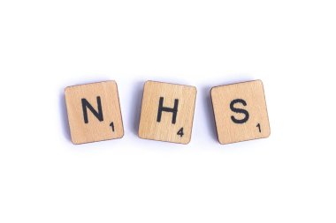 Londra, İngiltere - 7 Temmuz 2018: Kısaltma Nhs - Ulusal Sağlık Servisi - ahşap mektup Scrabble taşlarla, 7 Temmuz 2018 üzerinde spelt.