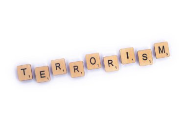 Londra, İngiltere - 7 Temmuz 2018: ahşap mektup Scrabble taşlarla, 7 Temmuz 2018 üzerinde spelt kelime terörizm,.
