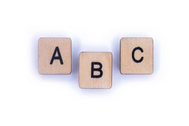Abc, mektup yazıldığını ahşap mektup taşlarla.