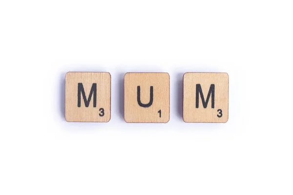 London Juli 2018 Das Wort Mum Mit Holzbuchstaben Scrabble Fliesen — Stockfoto