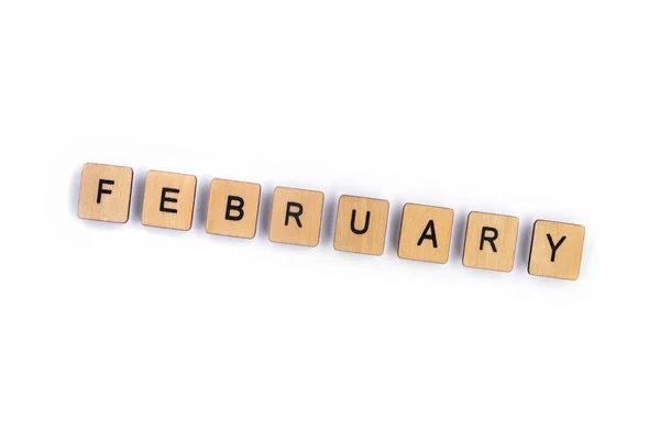 Februari Spelt Met Houten Brief Tegels Een Effen Witte Achtergrond — Stockfoto