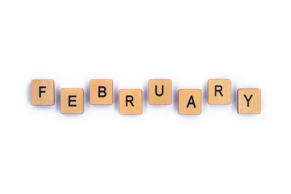 Februar Dinkel Mit Hölzernen Buchstabenkacheln Vor Schlichtem Weißem Hintergrund — Stockfoto