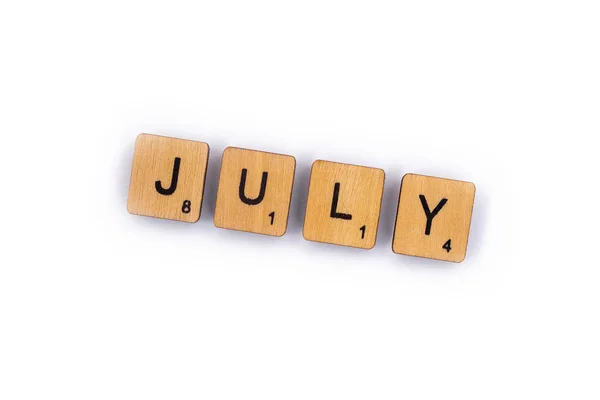 2018年7月8日 用木字瓷砖在一个普通的白色背景 — 图库照片