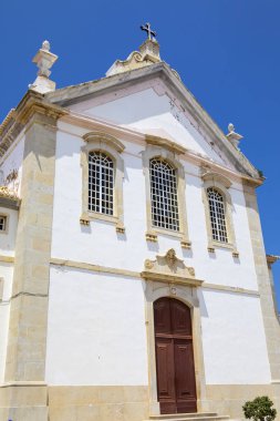 Bir görünümü ve cephe Igreja Matriz Albufeira, Portekiz.