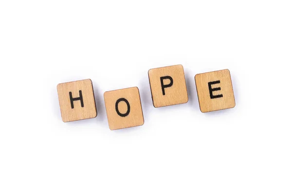 Das Wort Hope Buchstabiert Mit Hölzernen Buchstabenkacheln Über Einem Schlichten — Stockfoto