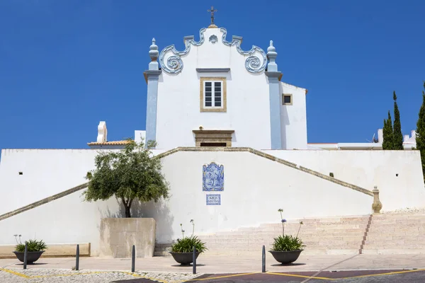 Tarihi Igreja de Sant görünümünü Ana Albufeira, Portekiz.