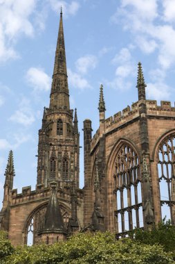 St Michaels - Luftwaffe tarafından İkinci Dünya Savaşı'nda yıkılan Coventry Katedrali binalar parçası tarihi harabe bir görünümünü.