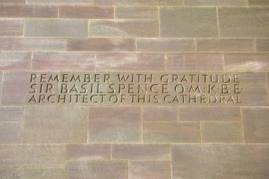 Coventry, İngiltere - 26 Temmuz 2018: Anma efendim Basil Spence İngiltere'de Coventry Katedrali tasarlayan mimar bir yazıt. 