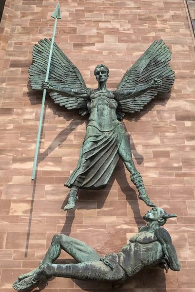 Coventry Verenigd Koninkrijk Juli 2018 Een Sculptuur Buitenkant Van Kathedraal — Stockfoto