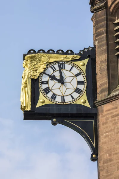 コベントリー イギリスのコベントリー市庁舎の時計塔の時計のクローズ アップ — ストック写真