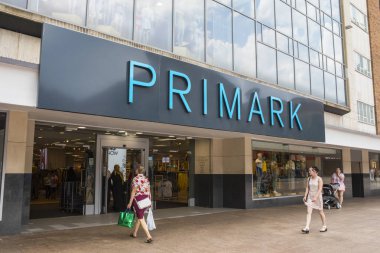Coventry, İngiltere - 26 Temmuz 2018: PRIMARK mağaza Coventry şehir merkezinde, 26 Temmuz 2018.