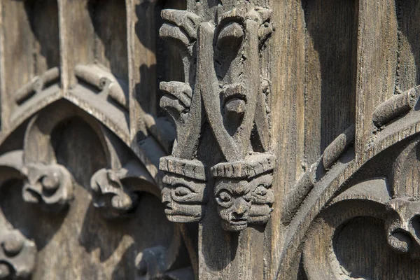 Skomplikowane Drewniane Rzeźby Jedne Drzwi Ruin Zbombardowanych Put Katedra Coventry — Zdjęcie stockowe