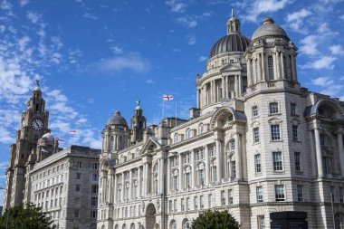 Binanın bağlantı noktası, Liverpool, Cunard bina ve Kraliyet karaciğer binası yanında, iskele baş Liverpool, İngiltere'de bulunan bir görünüm.