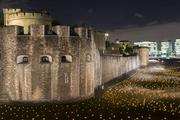 London November 6Th 2018 Deepening Shadow Tower London Installation 000 — Stock Photo, Image