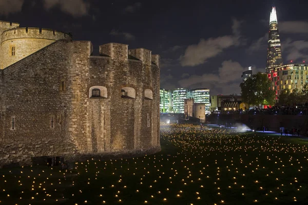 London November 6Th 2018 Deepening Shadow Tower London Installation 000 — Stock Photo, Image