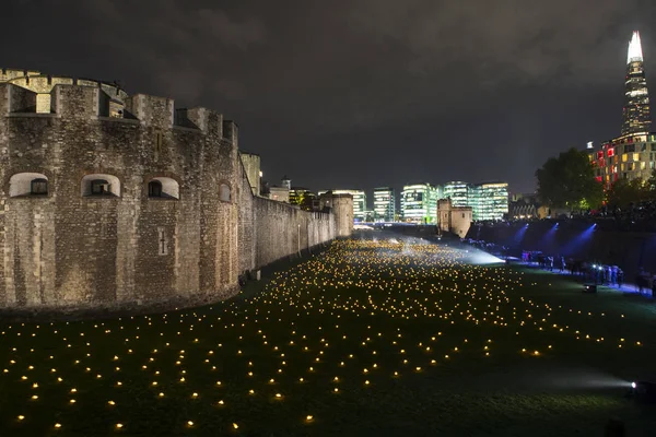 London November 7Th 2018 Deepening Shadow Tower London Installation 000 — Stock Photo, Image