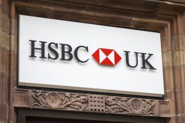Chester, İngiltere - 1 Ağustos 2018: Chester, İngiltere'de Hsbc bankaya giriş yukarıda bir işaret. 