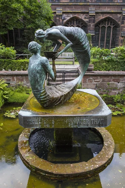 Chester Storbritannien Juli 2018 Vackra Vatten Liv Skulpturen Cloisteren Garth — Stockfoto