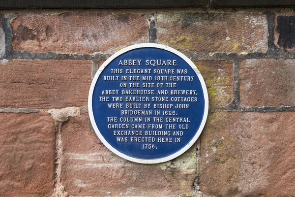 Een Plaquette Abdij Square Detaillering Zijn Geschiedenis Gevestigd Stad Chester — Stockfoto