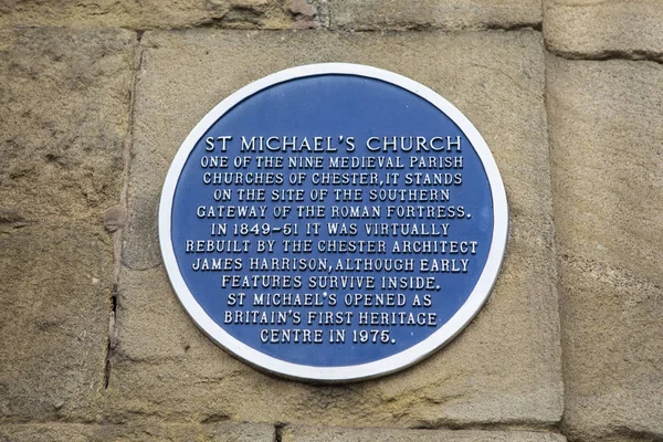 Une Plaque Extérieur Église Michaels Détaillant Histoire Bâtiment Dans Ville — Photo
