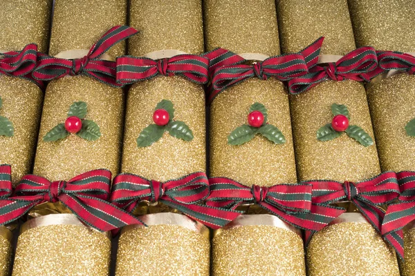 Een Schot Van Studio Van Traditionele Christmas Crackers — Stockfoto