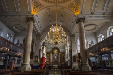 Northampton, İngiltere - 10th Kasım 2018: Northampton town, İngiltere'de güzel tüm azizler kilisede bir iç görünüm. All Saints Parish Kilisesi İngiltere Kilisesi ve Northampton'ın Civic Kilisesi olduğunu.