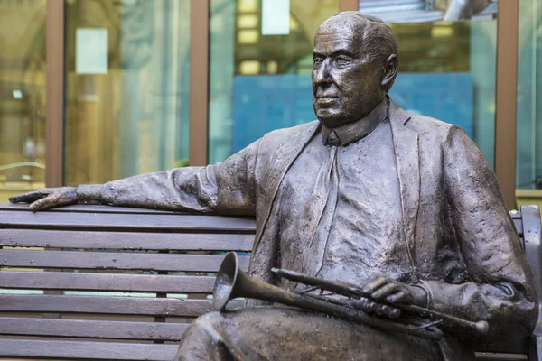 Northampton November 2018 Statue Den Berømte Engelske Komponist Malcolm Arnold - Stock-foto