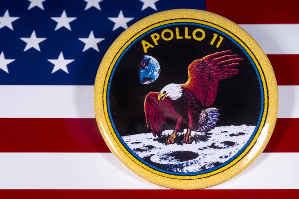 ロンドン イギリス 2018 アメリカ合衆国の国旗に描かれる 歴史的なアポロ 月着陸のバッジ — ストック写真