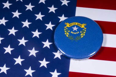 Londra, İngiltere - 15 Kasım 2018: Devlet Nevada, Amerika Birleşik Devletleri bayrağı üzerinde resimde sembolü.