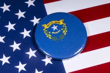 Londra, İngiltere - 15 Kasım 2018: Devlet Nevada, Amerika Birleşik Devletleri bayrağı üzerinde resimde sembolü.