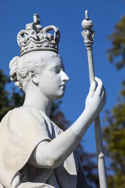 London Wielka Brytania Września 2018 Marmurowy Posąg Pięknych Ogrodach Kensington — Zdjęcie stockowe