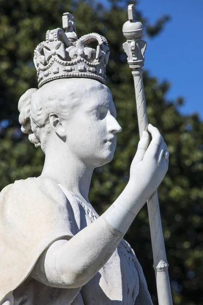 Лондон Великобритания Сентября 2018 Года Мраморная Статуя Прекрасном Кенсингтонском Саду — стоковое фото