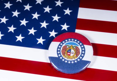 Londra, İngiltere - 20th Kasım 2018: Devlet Missouri, Amerika Birleşik Devletleri bayrağı üzerinde resimde sembolü.