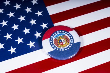 Londra, İngiltere - 20th Kasım 2018: Devlet Missouri, Amerika Birleşik Devletleri bayrağı üzerinde resimde sembolü.
