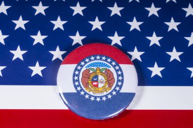 Londra, İngiltere - 20th Kasım 2018: Devlet Missouri, Amerika Birleşik Devletleri bayrağı üzerinde resimde sembolü.