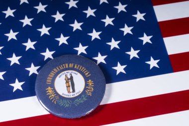 Londra, İngiltere - 20th Kasım 2018: Devlet Kentucky, Amerika Birleşik Devletleri bayrağı üzerinde resimde sembolü.