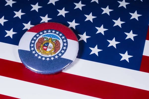 Londra, İngiltere - 20th Kasım 2018: Devlet Missouri, Amerika Birleşik Devletleri bayrağı üzerinde resimde sembolü.